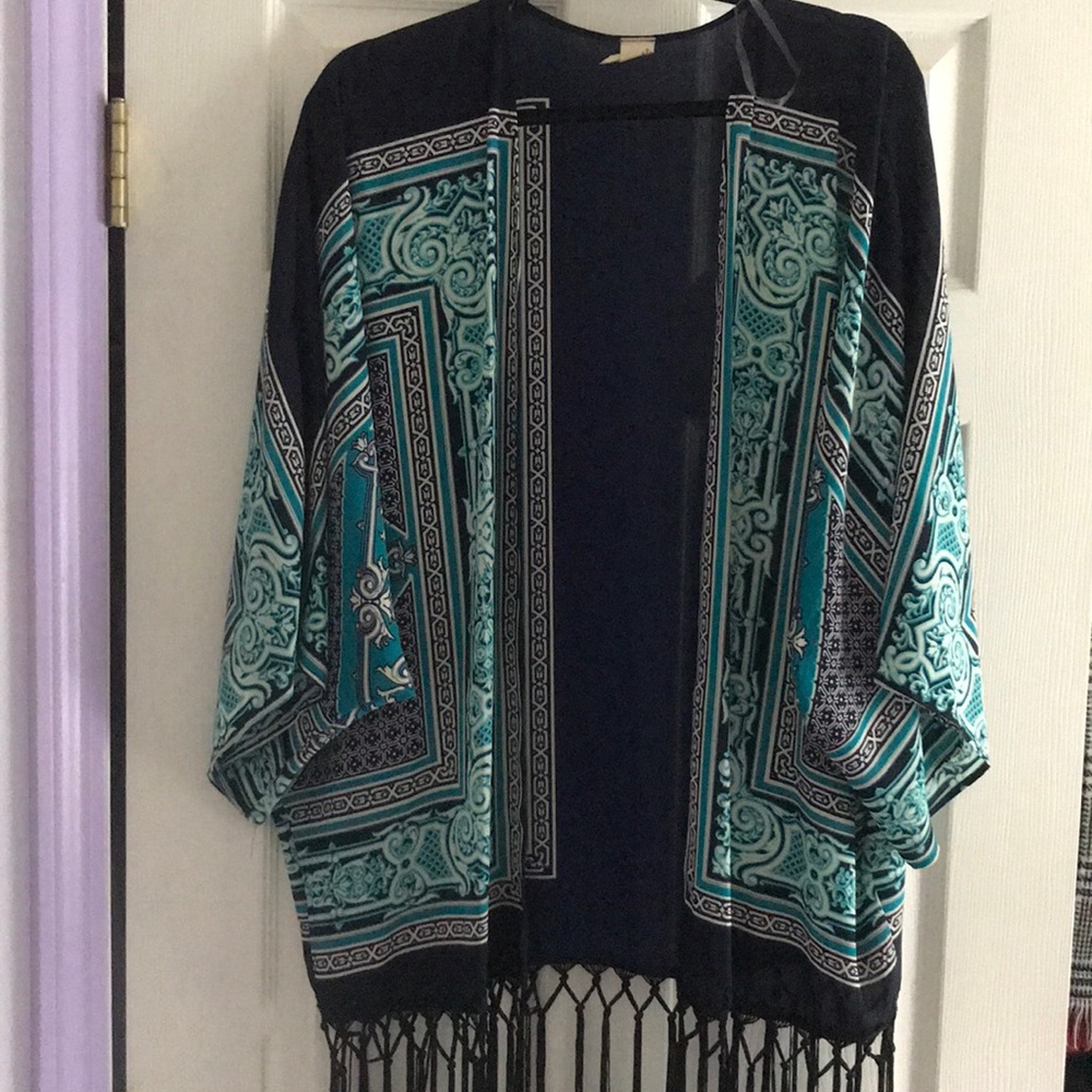 Francesca’s Printed fringe kimono